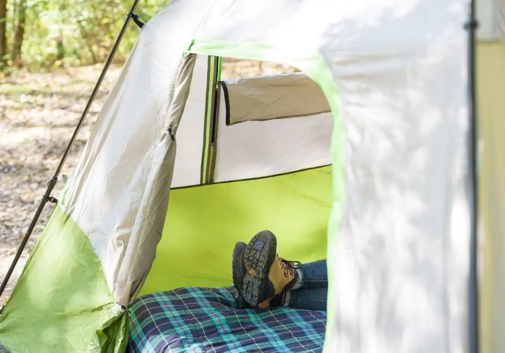 tent with feet