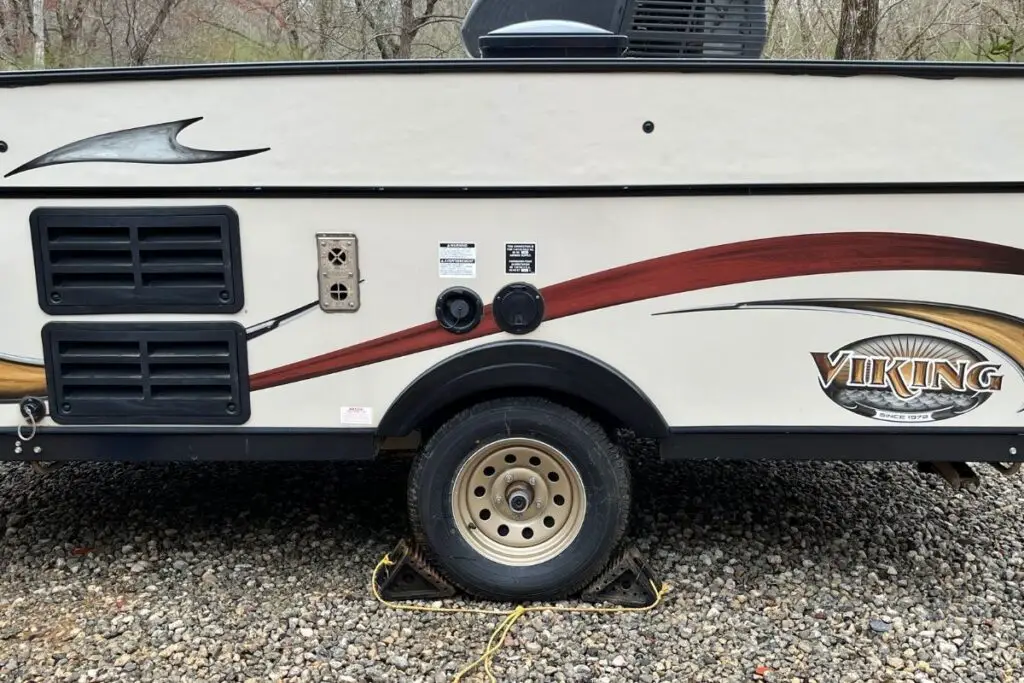 pop-up camper tire with wheel chocks
